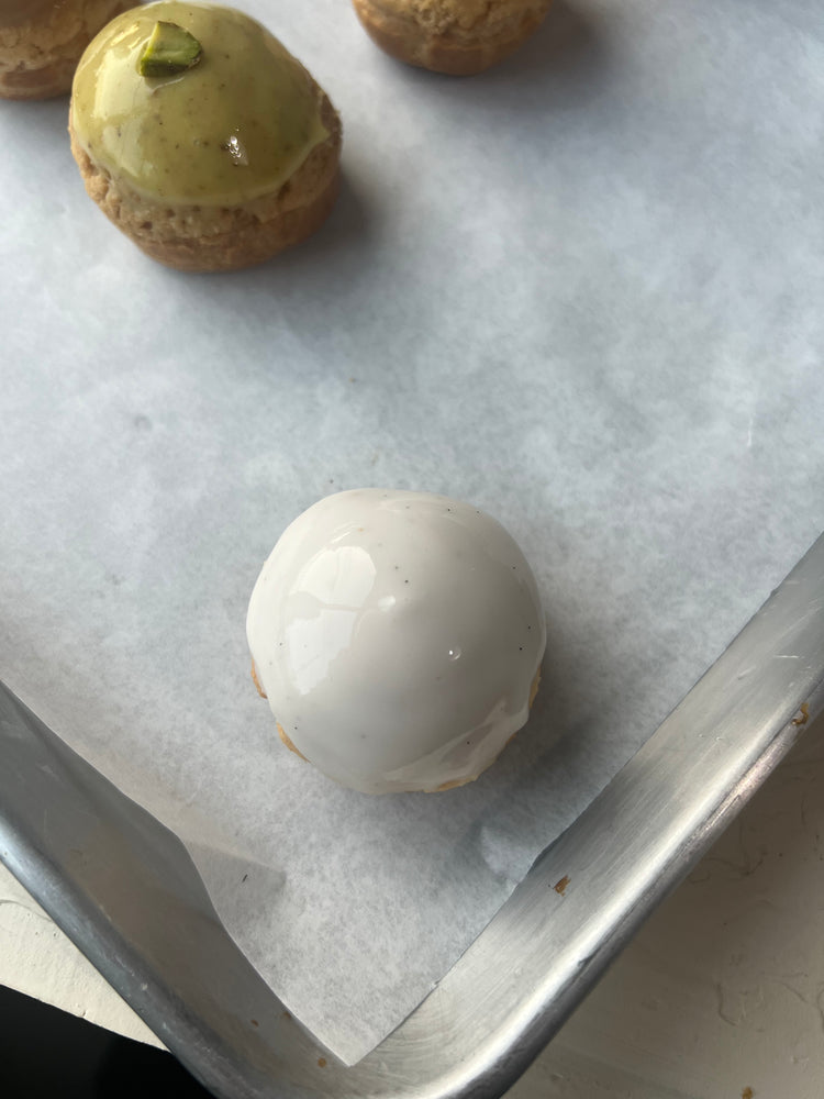 Choux Craquelin Vanilla-Caramelo